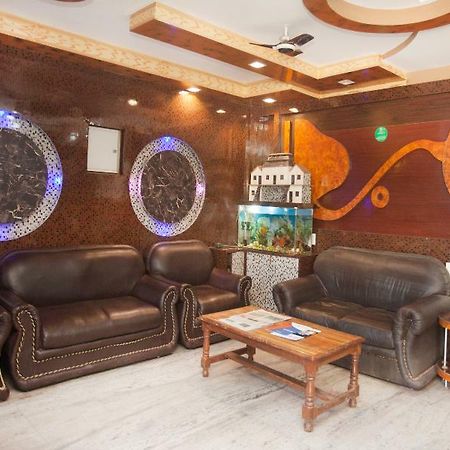 Oyo 343 Pop Life Hotel Banke Экстерьер фото