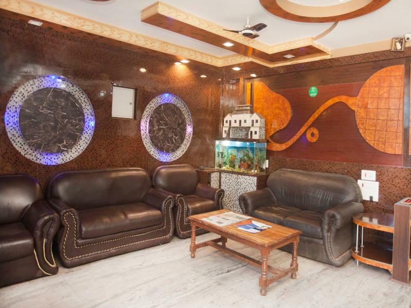 Oyo 343 Pop Life Hotel Banke Экстерьер фото